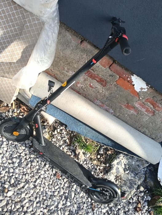 Vând trotineta electrica