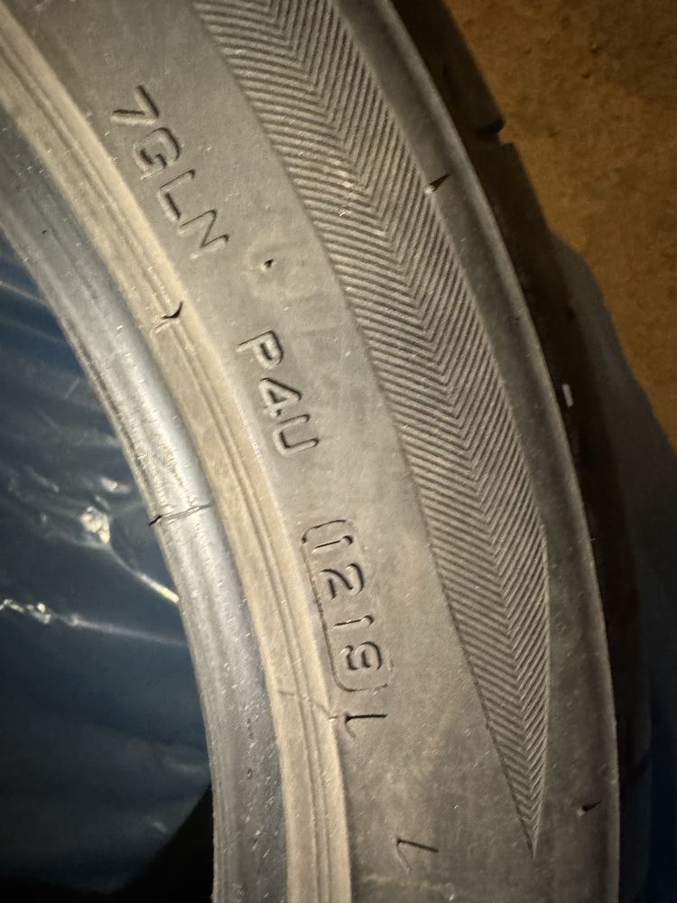 Bridgestone 245/45/19 х4