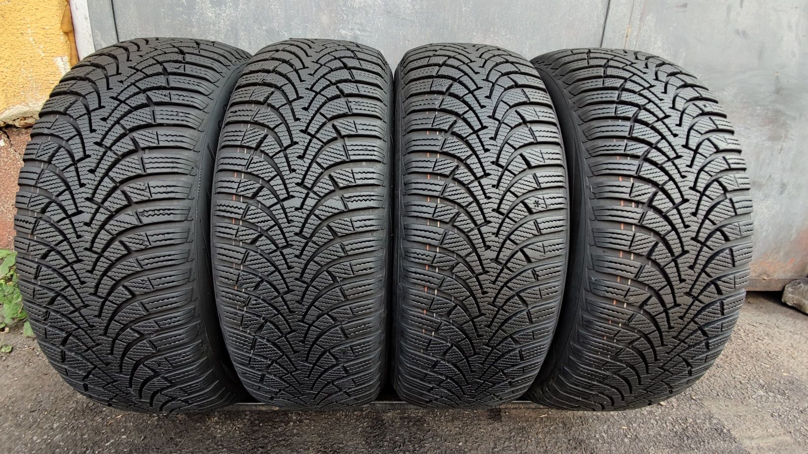 4бр. зимни гуми 205/55/16 GoodYear Ultra Grip 
dot22
8mm
Добро състоян