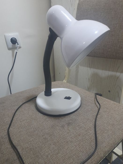 Kitob o‘qish lampasi