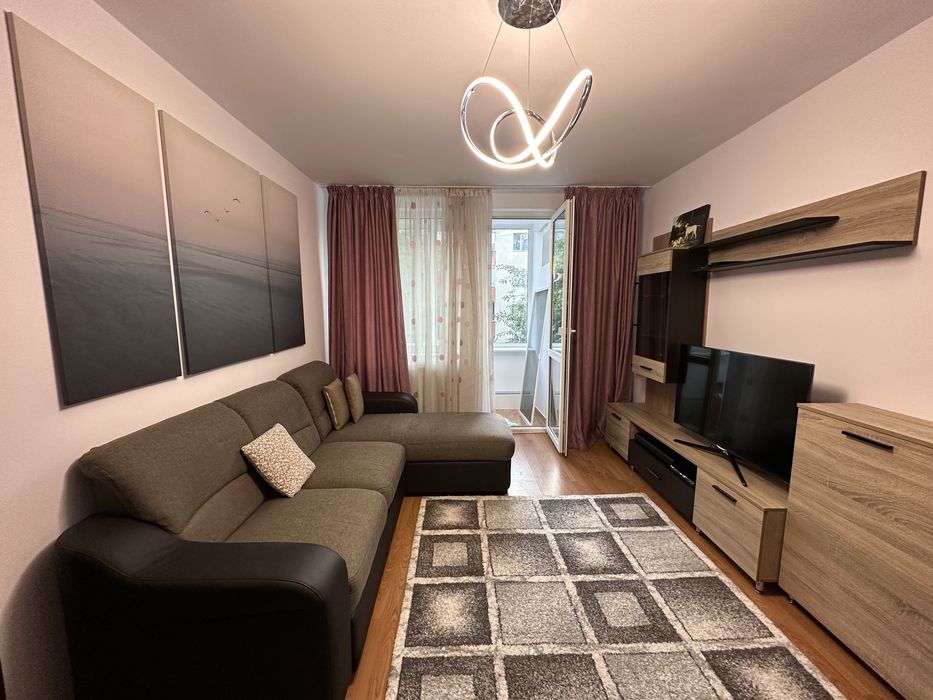 Proprietar inchiriez apartament 3 camere mobilat-utilat complet