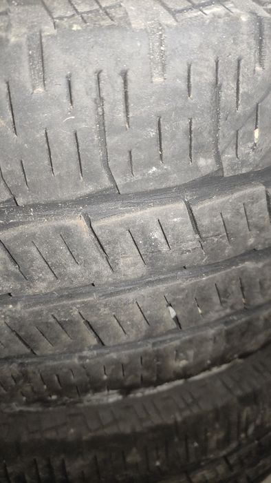 Vînd un set jante golf 4 cu cauciucuri