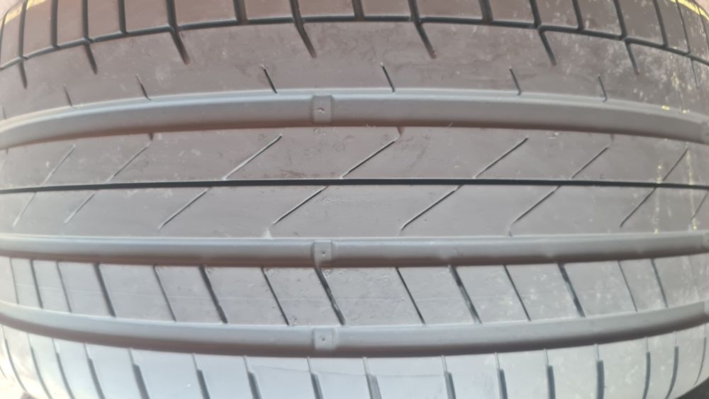 2 anvelope vara Petlas 275/35/18,ca si noi.