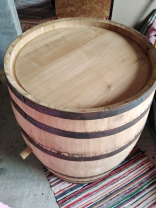 Vând butoi de salcâm