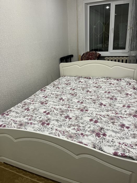кровать в хорошем состоение