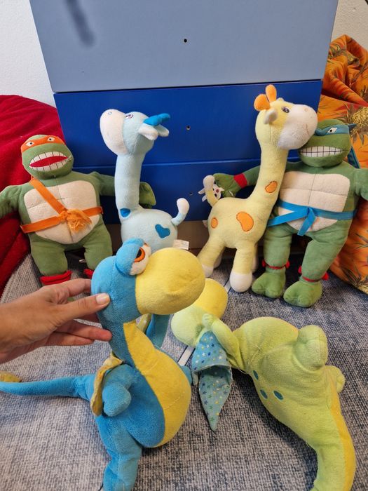 Плюшени играчки ,дракони, жирафи...