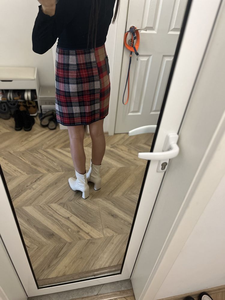 Нова, стилна пола с вълна Tommy Hilfiger с етикет