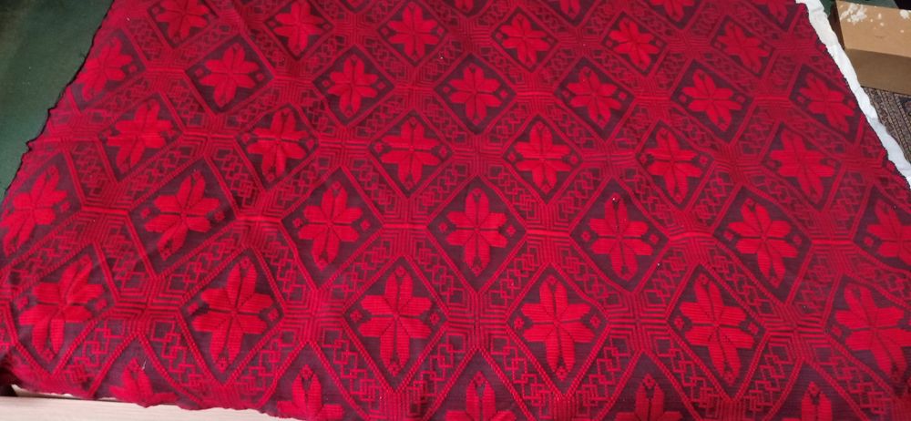 Червен чисто нов плат