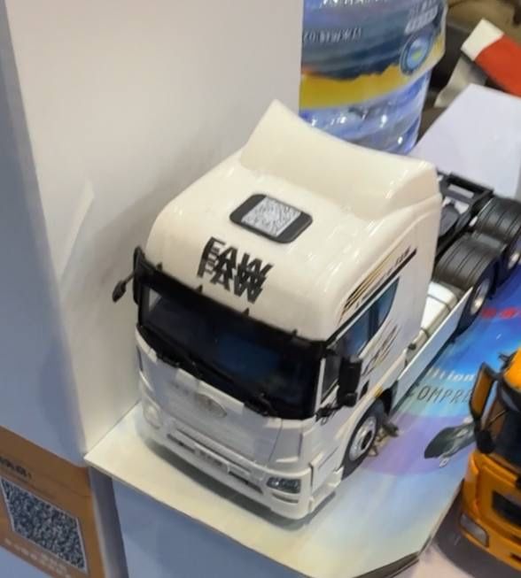 Моделька тягач FAW