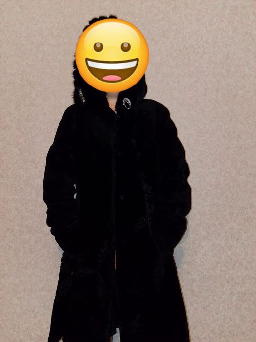 Шуба состояние норм,покупала за 100 тысяч продам за 40 тысяч