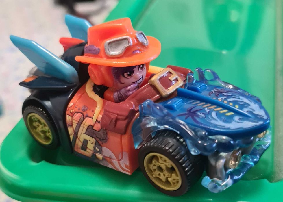 8 Masinute T-Racers dragute
