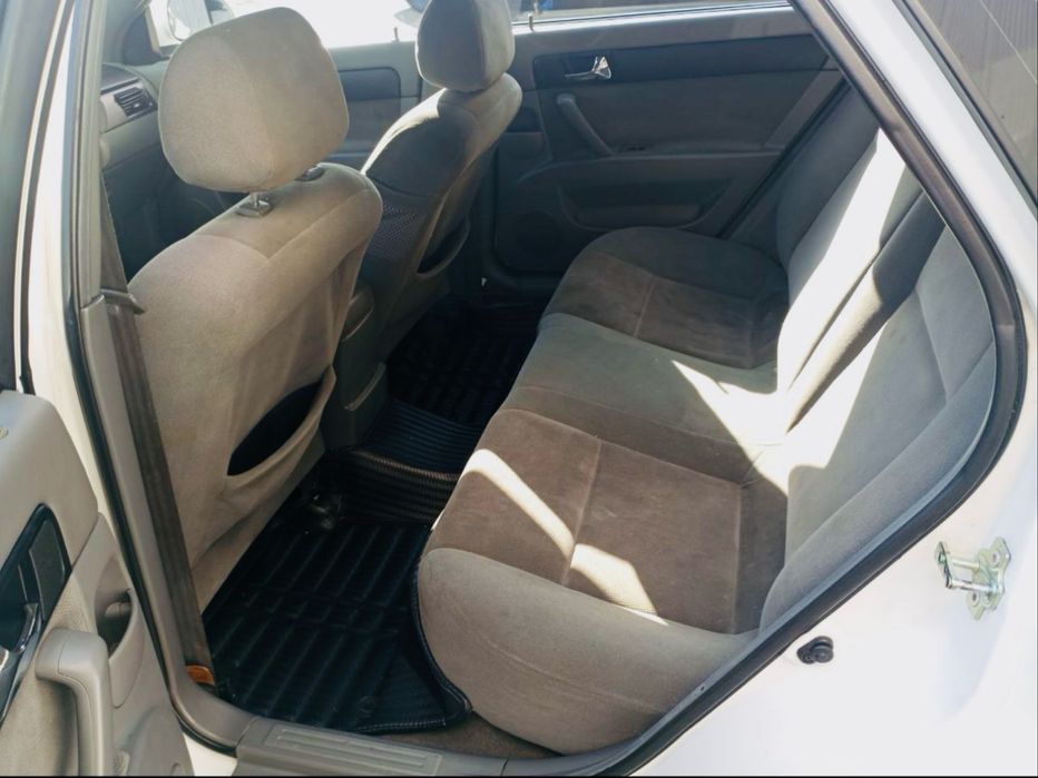 Автомобиль Lacetti