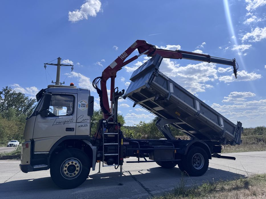 Camion Basculabil si macara VOLVO