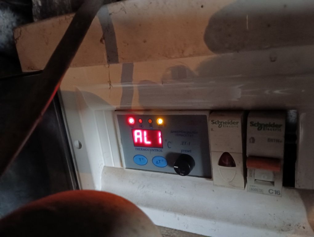 Продавам водосъдържател за бойлер от неръждавейка.