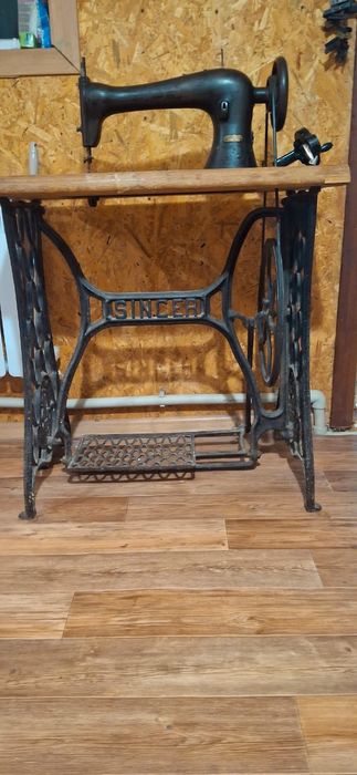 Продам швейную машинку Сингер