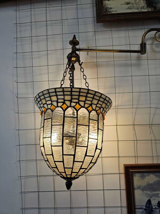 Шкаф в стил Чипъндейл