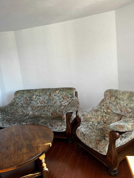 Set mobilier de sufragerie – canapea, fotoliu și masă de cafea