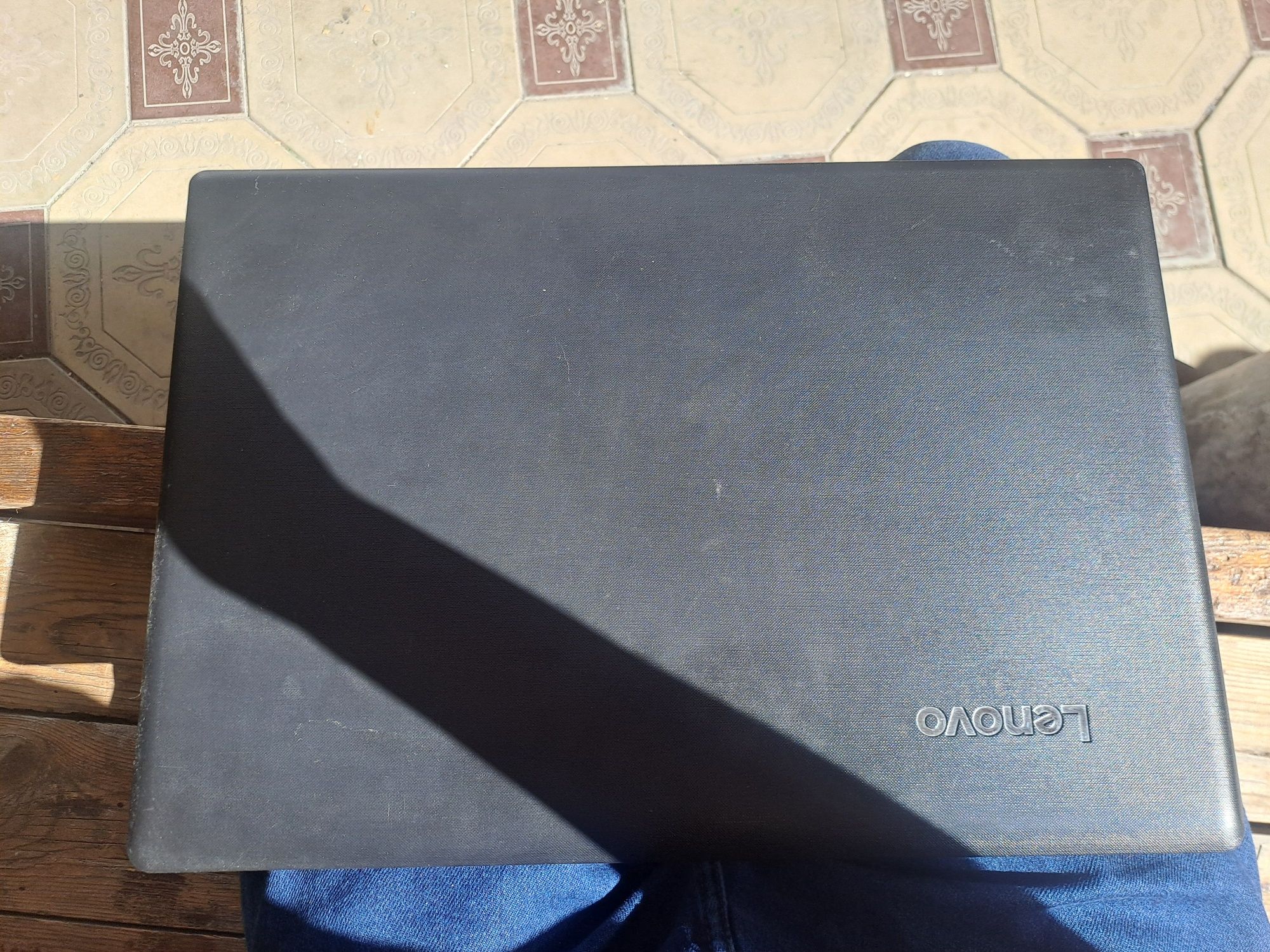 Lenovo ideapad 1