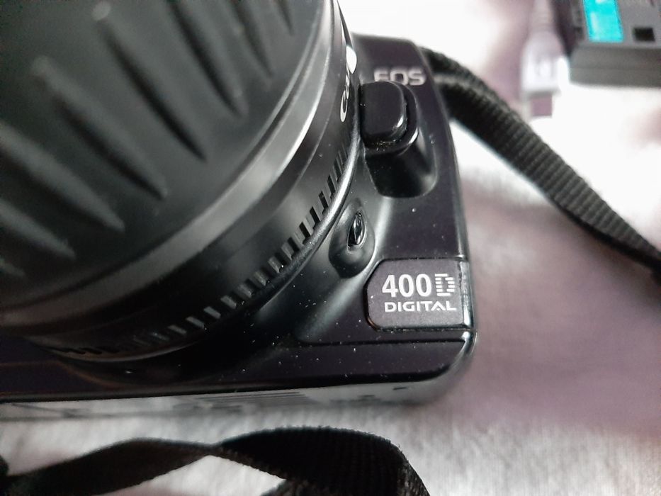 Aparat foto digital Canon D400
