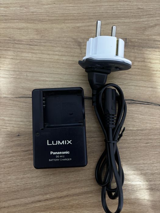 зарядное устройство Panasonic DE-A12 в идеальном состоянии