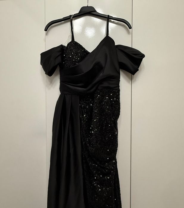 Официална Рокля.