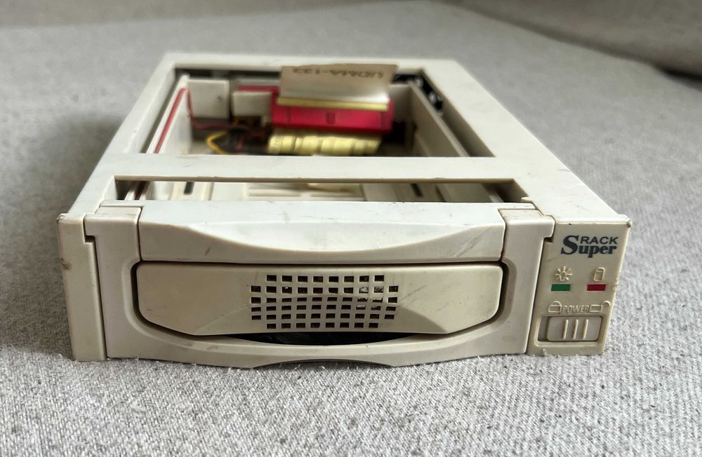 Rack retro SuperRack 133 pentru HDD IDE UDMA 3.5 inch colectie PC