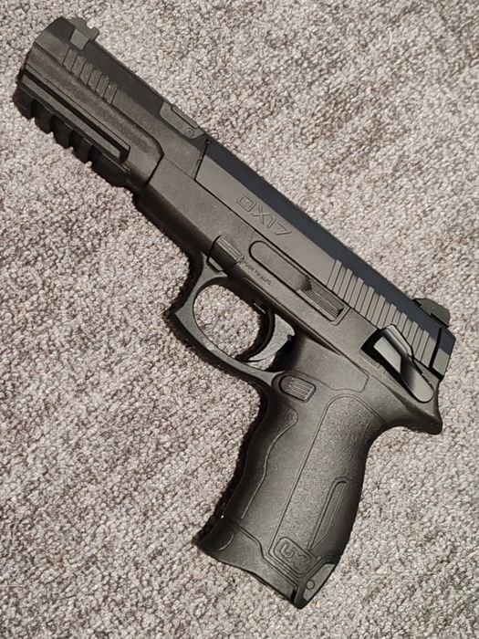 Продава се Airsoft пистолет Umarex  DX-17.