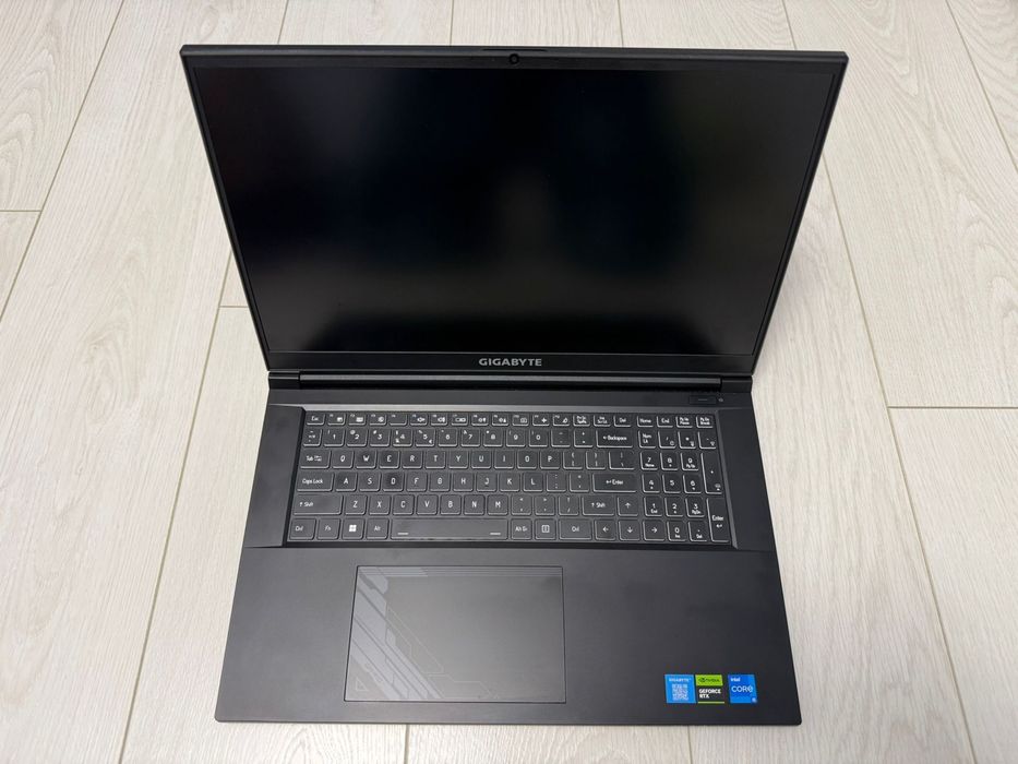 Laptop GIGABYTE G7 MF – NOU, cu placă video RTX 4050