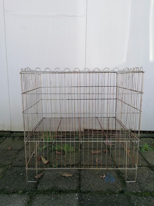 Метален кош с подвижно дъно