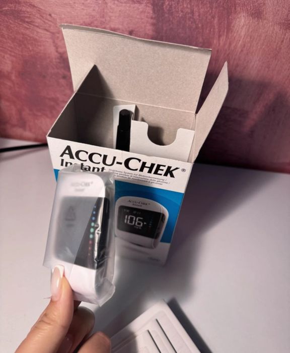 Aparat de glicemie/glucometru wireless, Accu-Chek Instant
