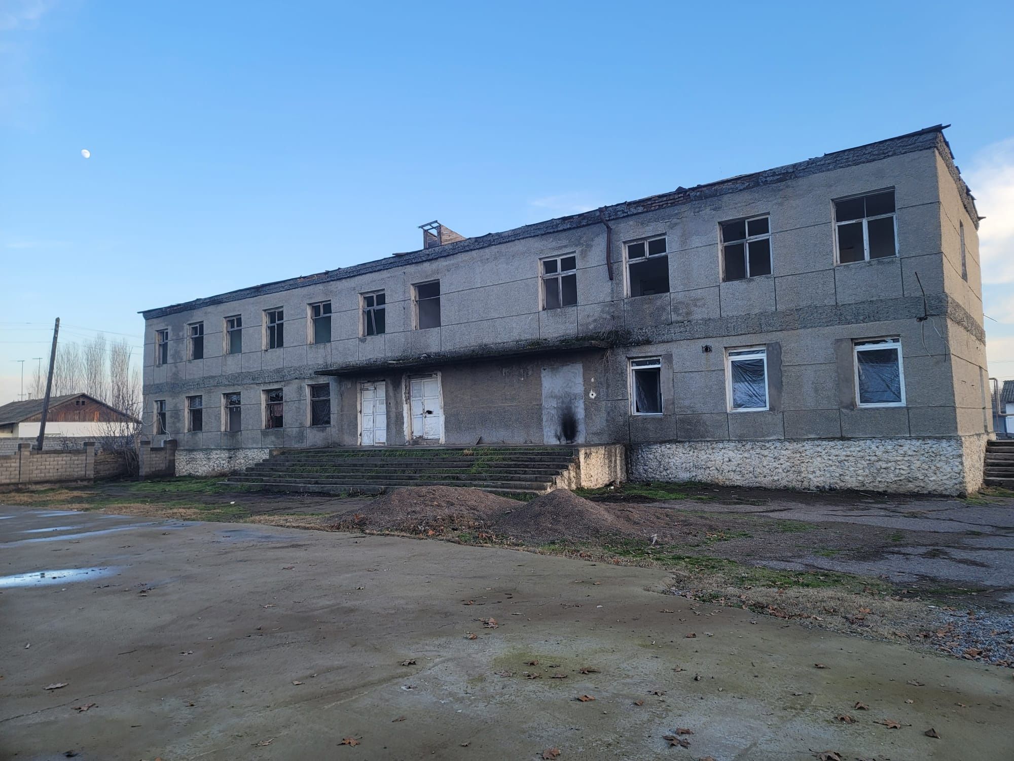 Срочно!Здание свободного назначения.Рассмотрю все варианты.