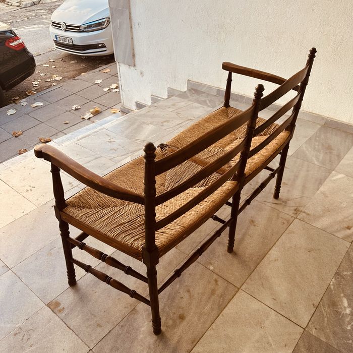 Винтидж дървена пейка с плетено седалище – ретро стил, масив
