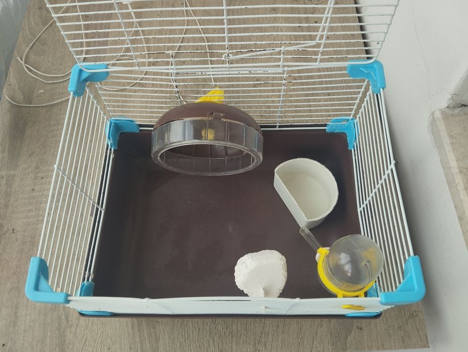 Продавам малка клетка за хамстер