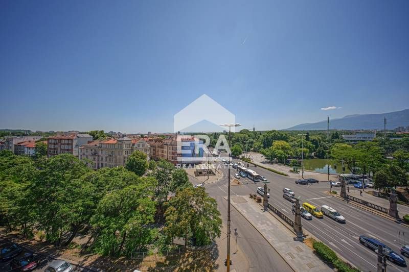 Единствен по рода си апартамент с гледка към Борисовата градина и план