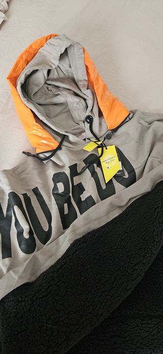 Суичър с отлично качество и визия.