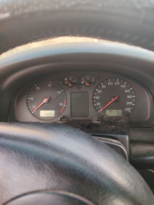 Vând Volkswagen passat