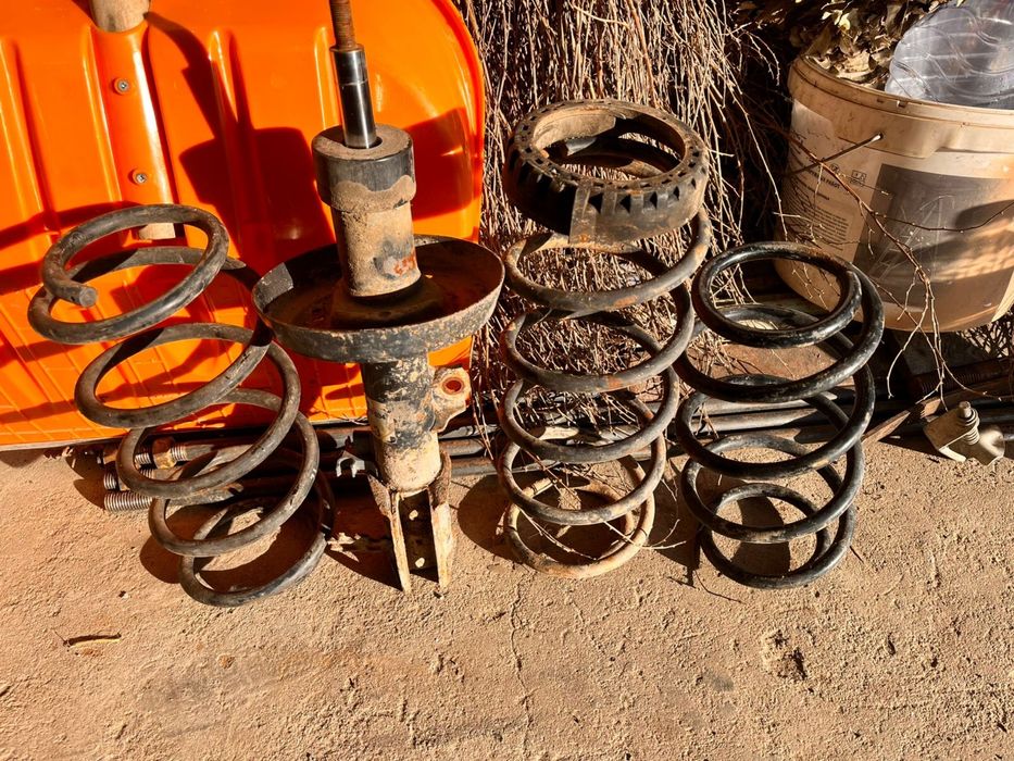 Запчасти на Опель Вектра пружины стойка