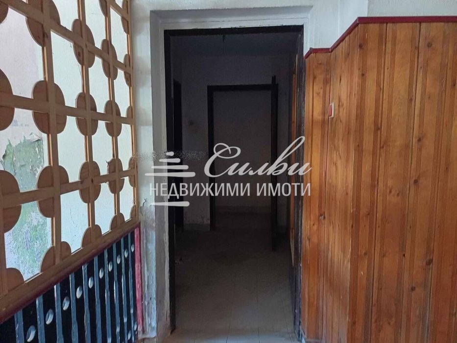 ТУХЛЕНА самостоятелна къща с ДВОР - кв. Дивдядово