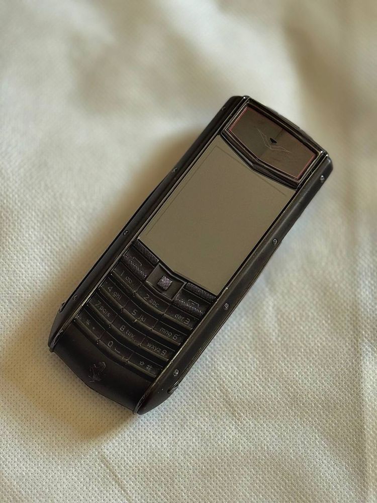 Продается эксклюзивный телефон Vertu Ferrari Limited Edition