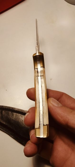 Cutit cu teaca din piele