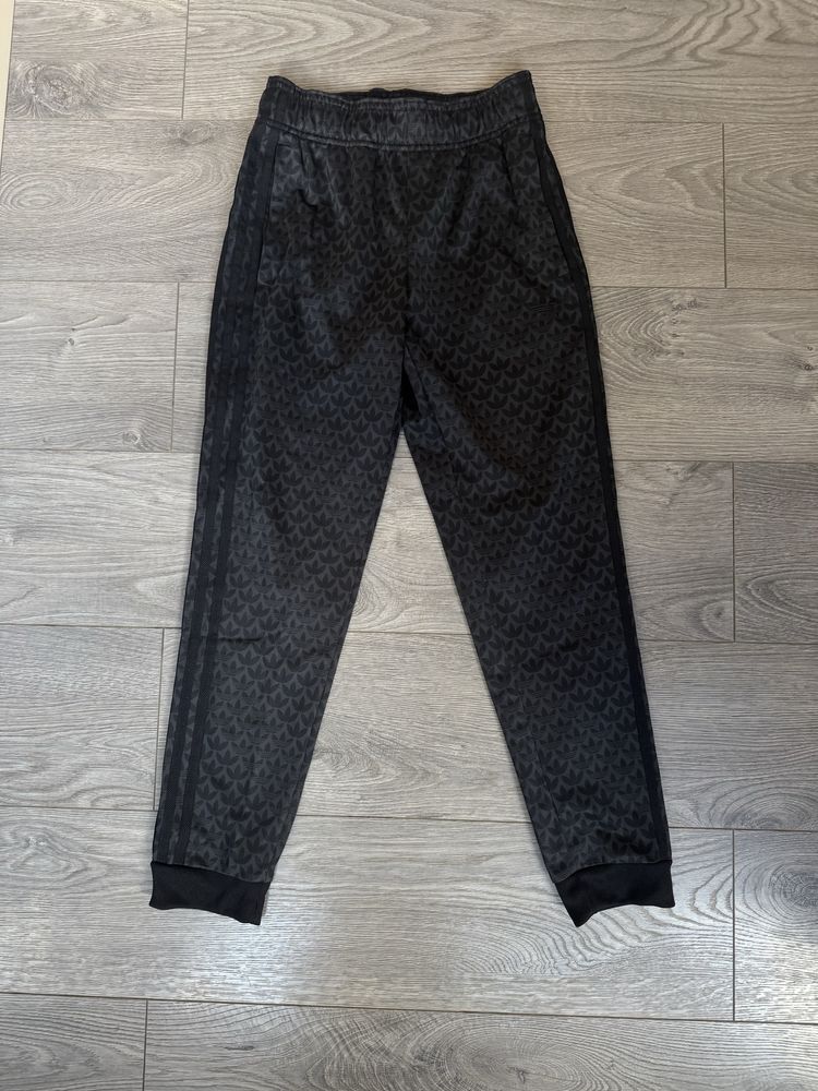 Ново, с етикет, долнище Адидас (Adidas Originals)