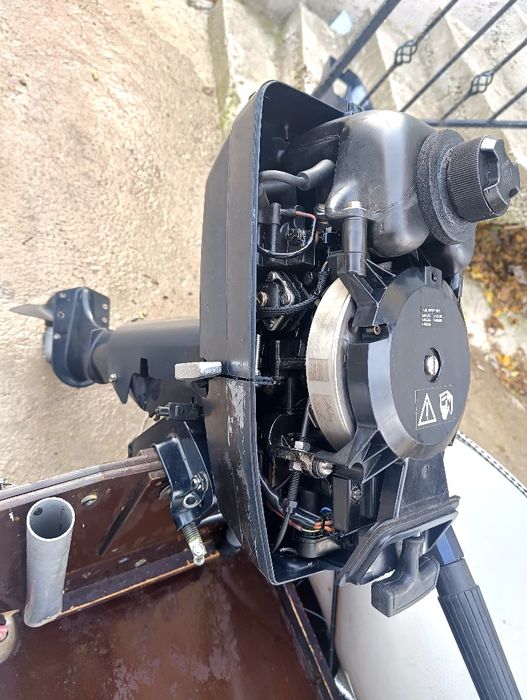 Лодка с извънбордов двигател 2 так. 4.кс Evinrude