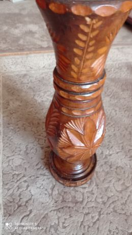 Vaza din lemn masiv
