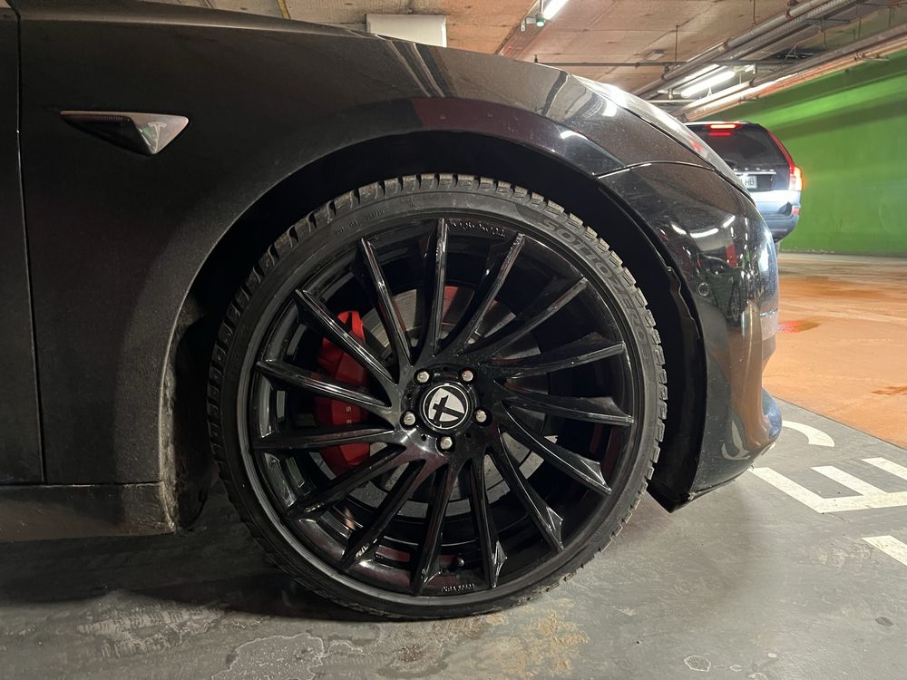 Продавам джанти с гуми за Tesla 3, 235/35/20