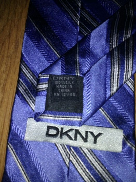 Cravată DKNY Donna Karan din mătase