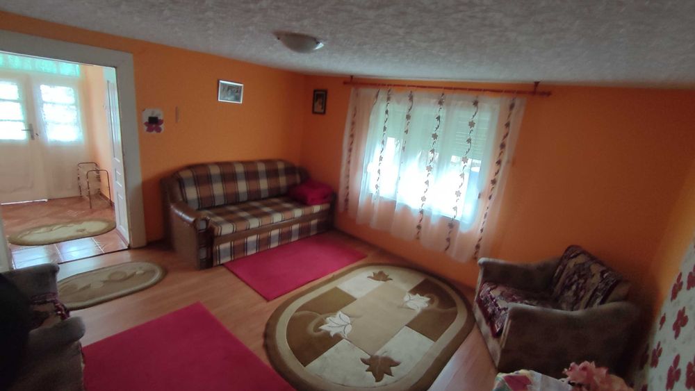 De vanzare casa situata in zona centrala din Rosiori