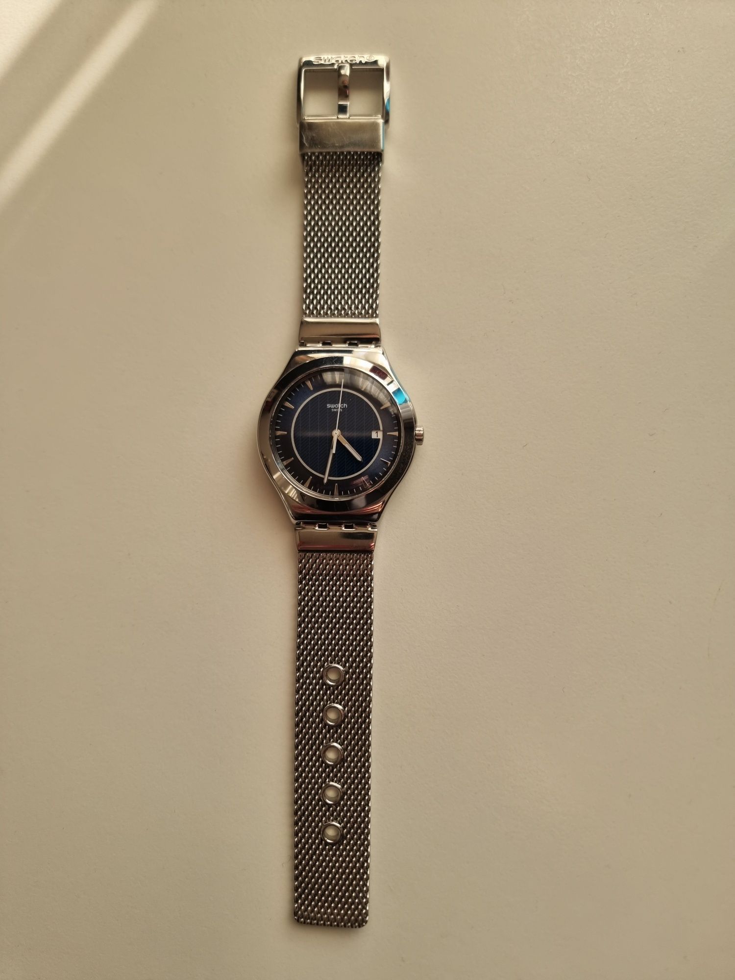 Часовник Swatch blue icone
