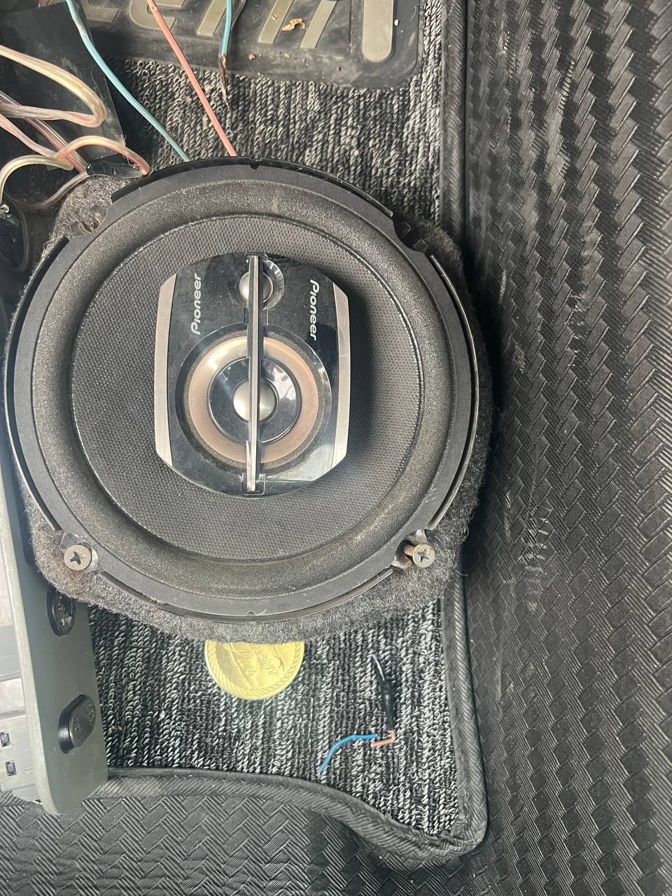 Pioneer maytafon, kalonka 4 ta, usilitel 2 ta, pishlaka 4 ta, sabbufer