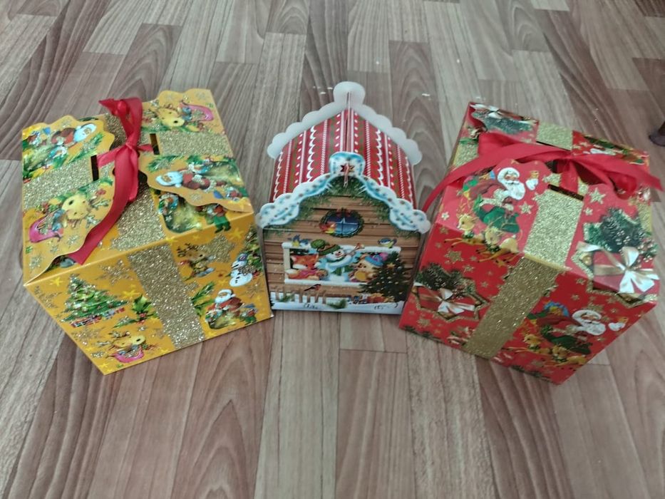 Продам новогодние коробки