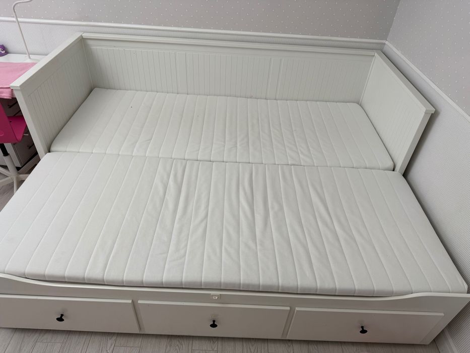 Продам кровать с матрасами Икеа hemnes